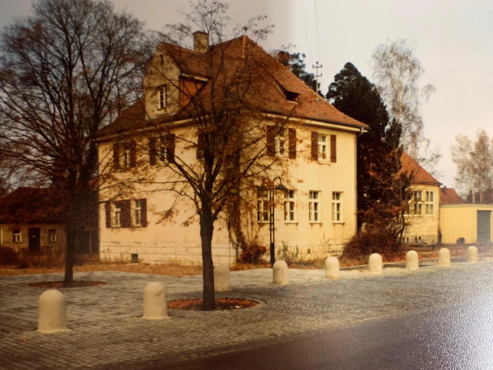 Das Gebäude in Mühlhausen zur Zeit, als es noch die Schule des Ortes war