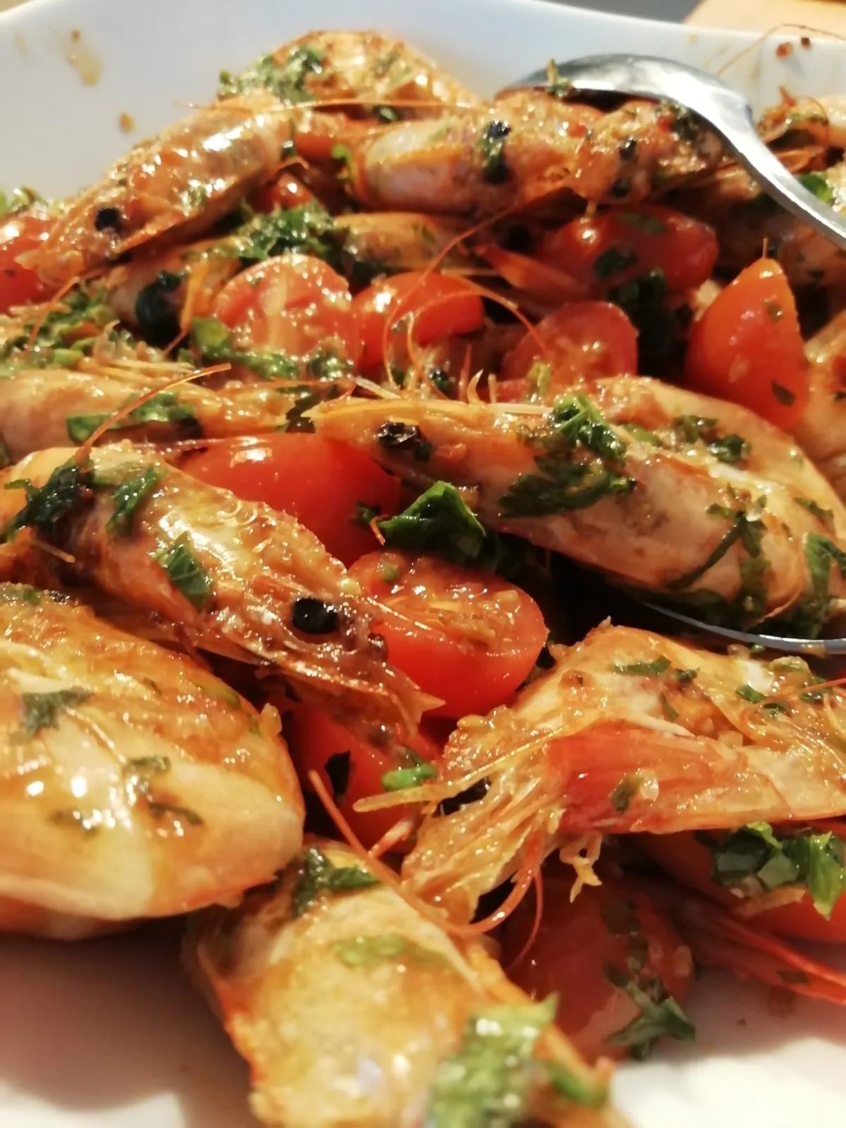 Gebratene Gambas mit Kirschtomaten